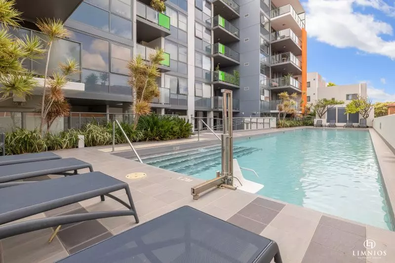 Exquisite Modern Living, Impressive with Great View!