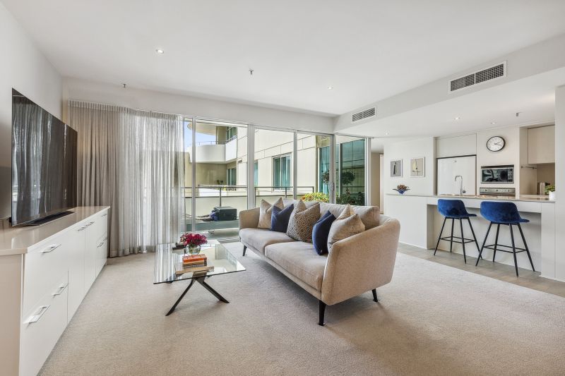 Spacious, north-facing 2-bedroom apartment!