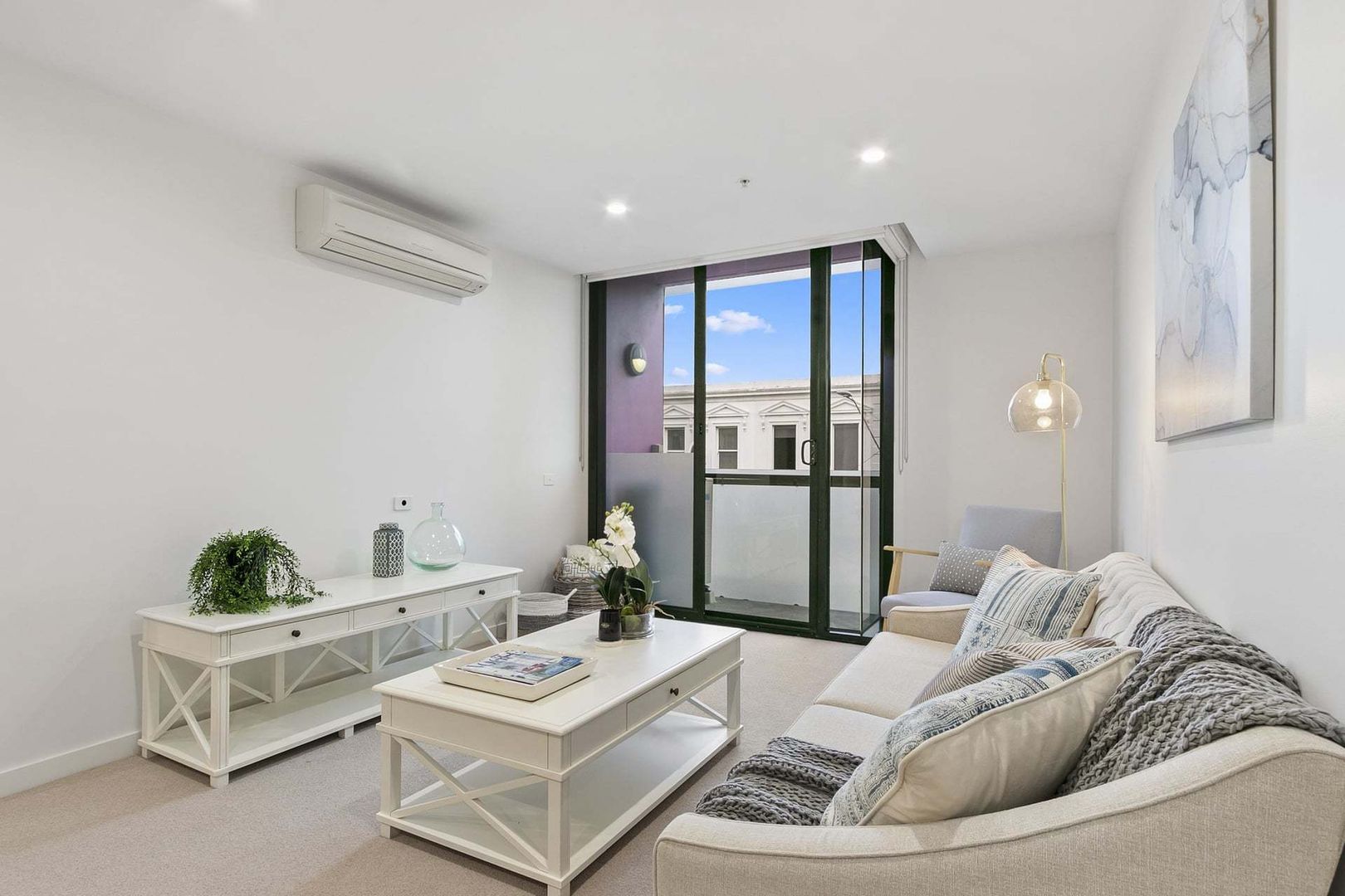 Bright, Airy Apartment with Balcony Views and Modern Finishes