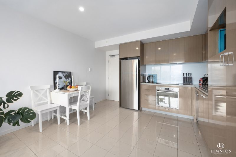 Exquisite Modern Living, Impressive with Great View!