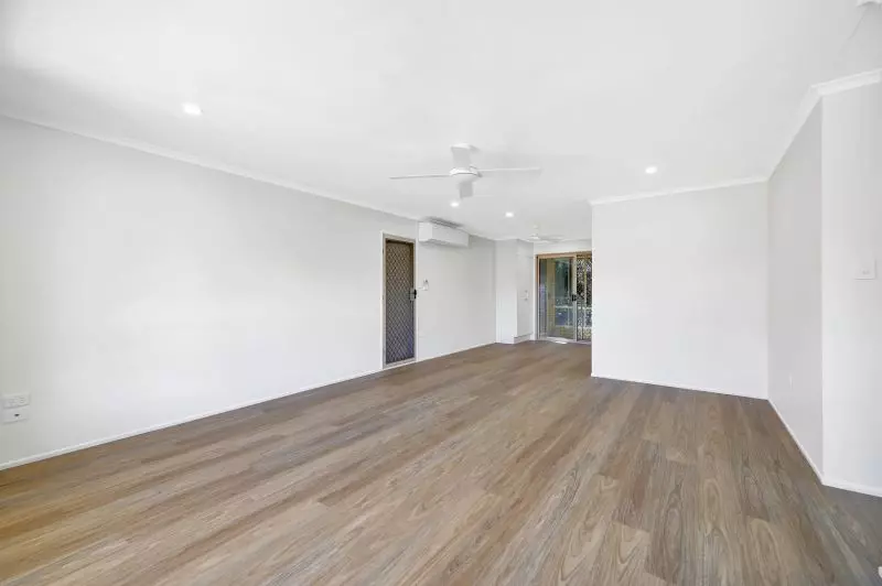 Stand alone villa, ready now!