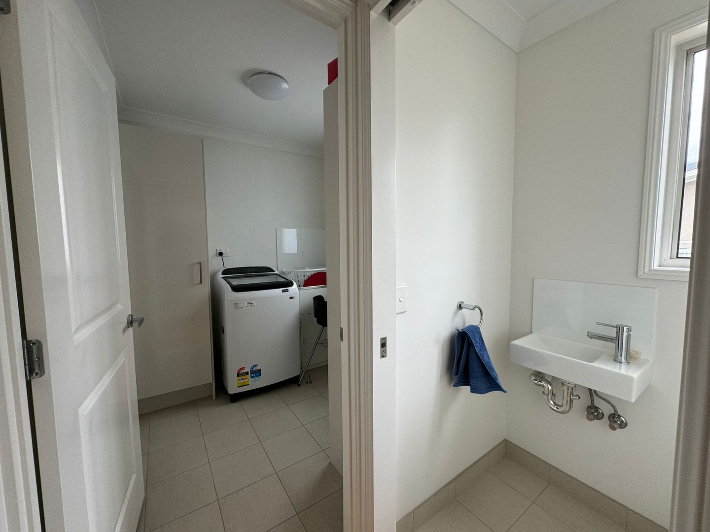 MOVE IN! NOTHING TO DO! Located in an Over 50's Lifestyle Living Complex.