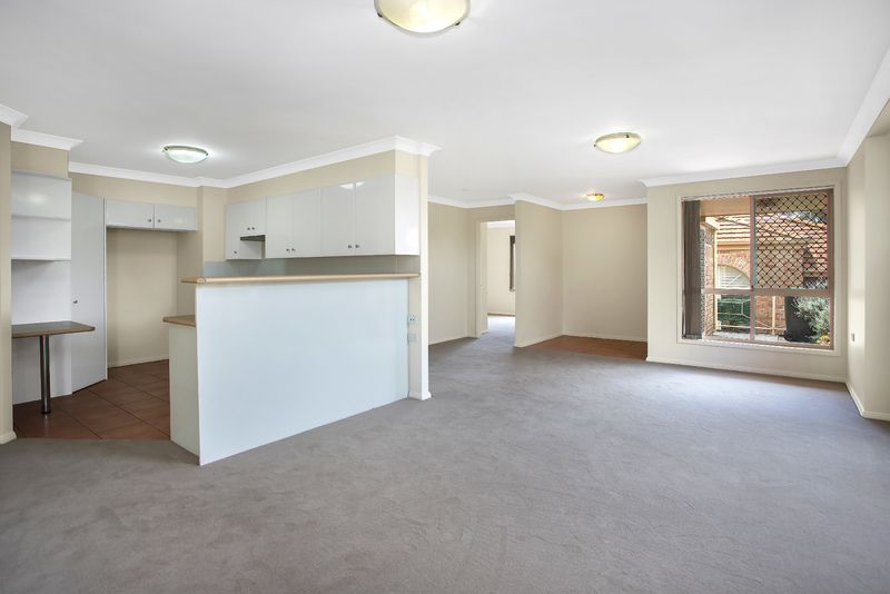 Charming Villa with Private Garden, Solar Power, and Spacious Interiors