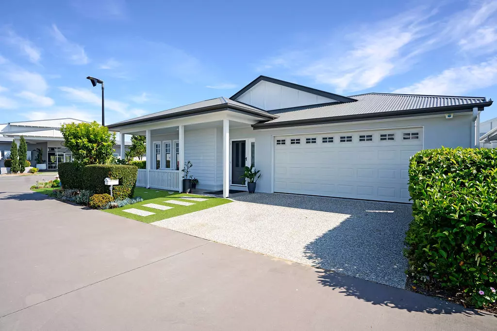 Palm Lake Resort Beachmere Bay