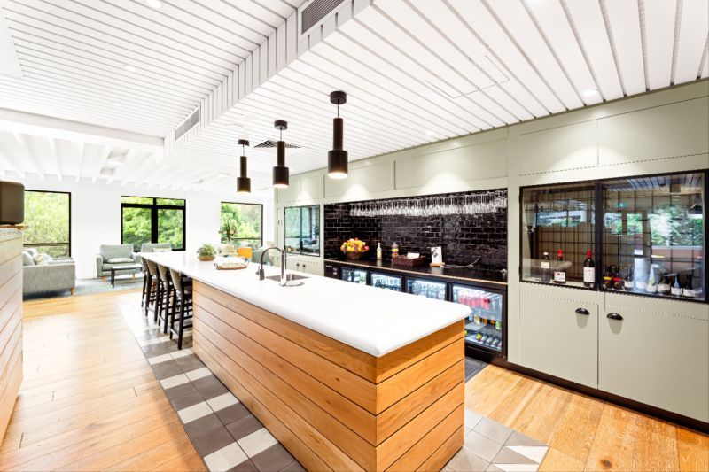 Spacious one-bedroom apartment with stunning garden views overlooking the Yarra River Parklands