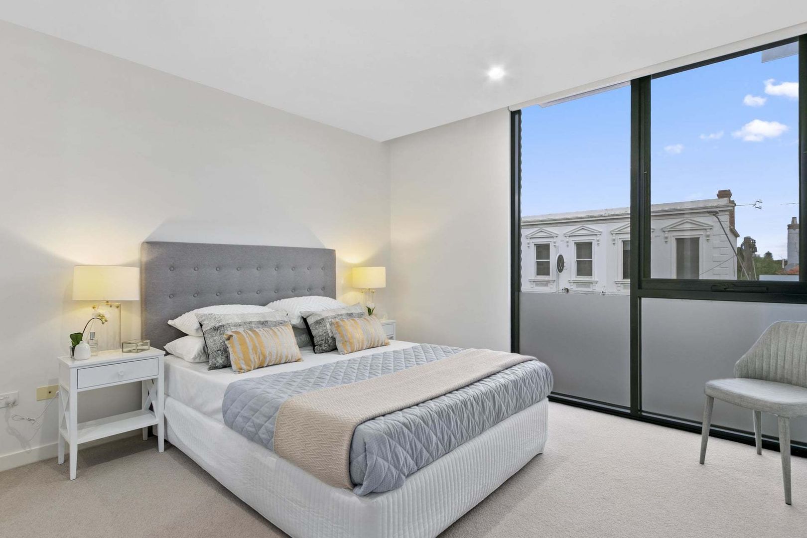 Bright, Airy Apartment with Balcony Views and Modern Finishes