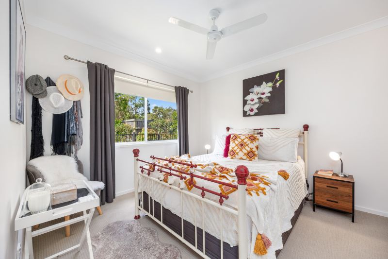 Vibrant Modern Home – Carefree Alfresco Living!