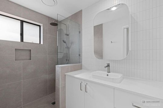 Newly Renovated Retirement Living Unit!
