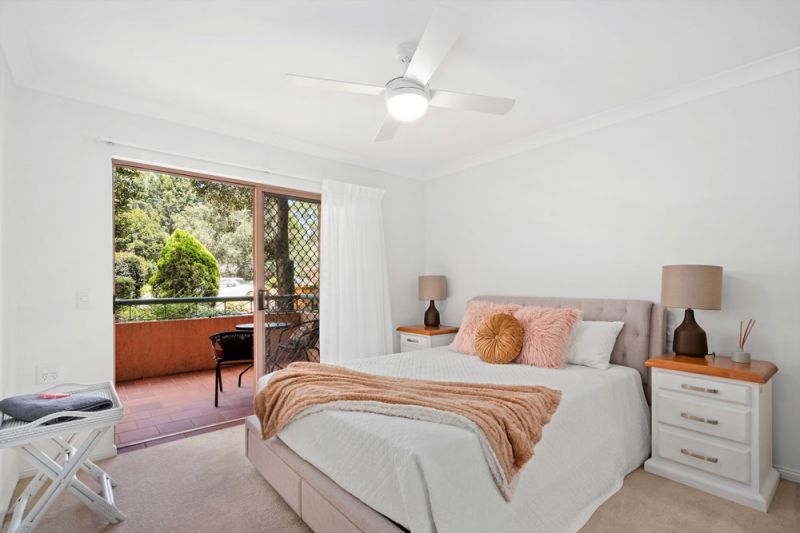 Ground floor apartment with enclosed balcony