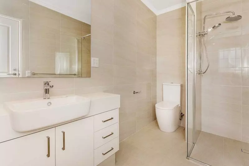 FULLY RENOVATED, LARGE 3X2 APARTMENT