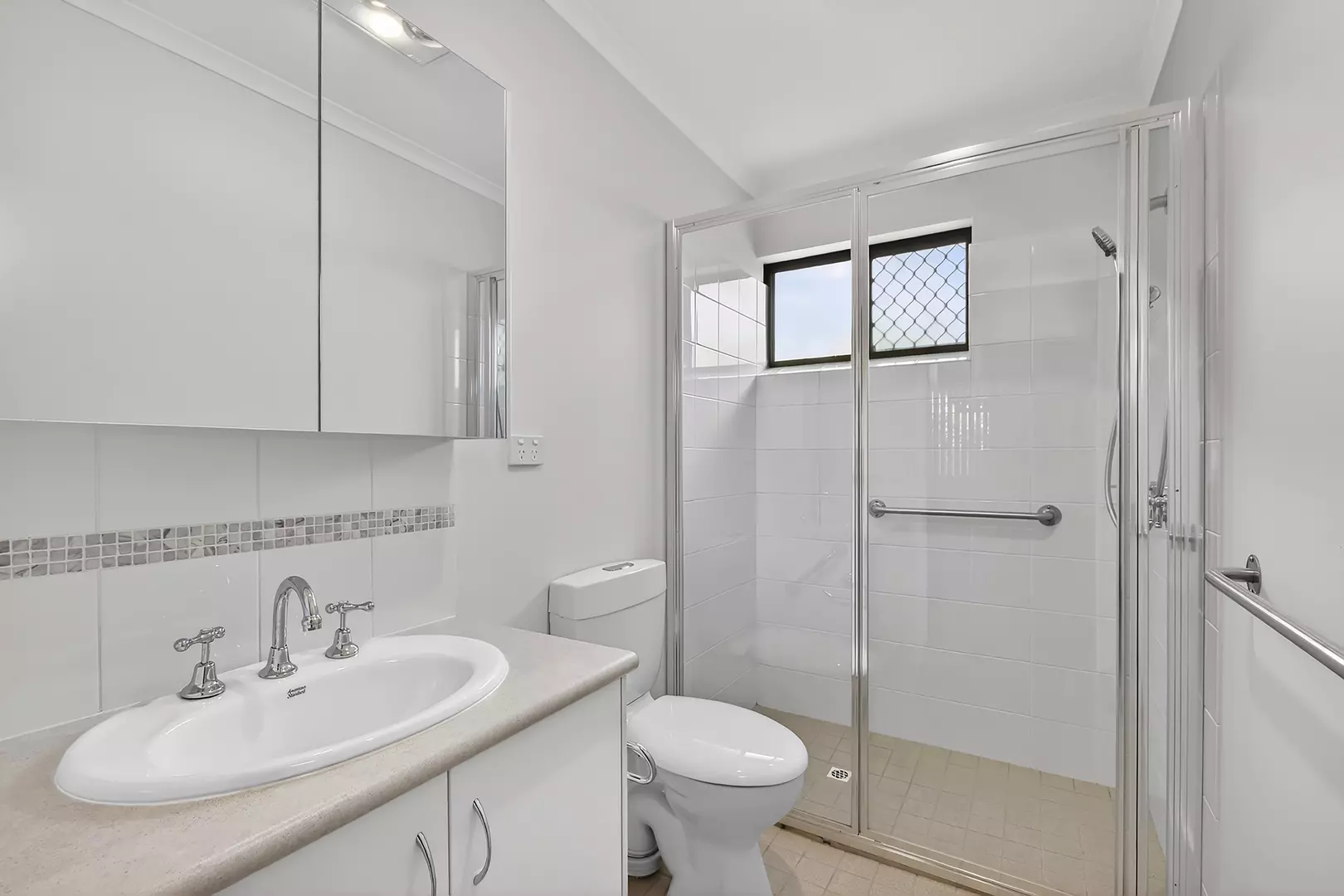 Lovely 1 bedroom unit in Frederick Guest Retirement Village in the heart of Bull Creek.