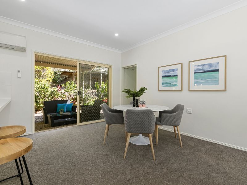 Spacious villa with lock up garage!