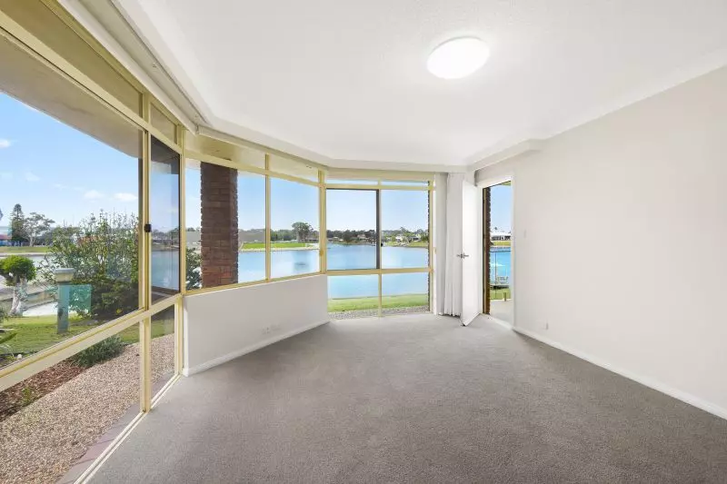 Under Offer -Ground Unit with a stunning Waterfront Location