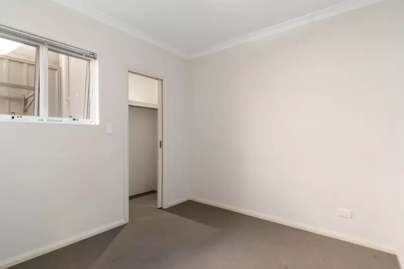 Ticking All Boxes: Location, Modern, Spacious & NO STRATA