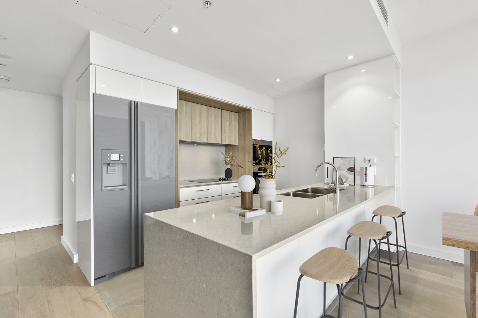 Luxury two-bedroom, two-bathroom apartment with direct Ascot racecourse views!