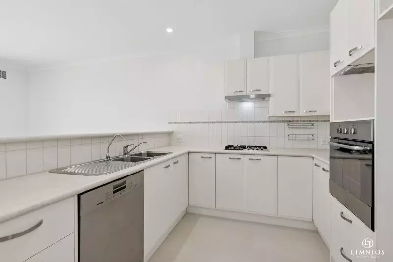 Elevated Living with a Bright Northerly Aspect