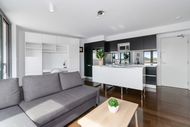 Luxurious Urban Living in Central Location!