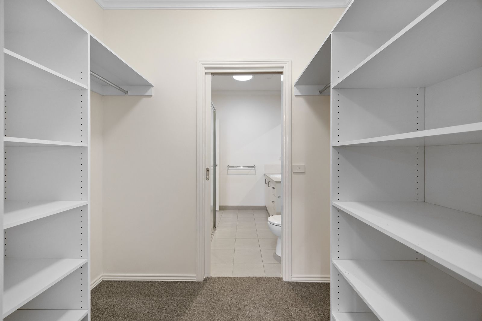 252  Grosvenor Walk, Lilydale.  Freshly Renovated!