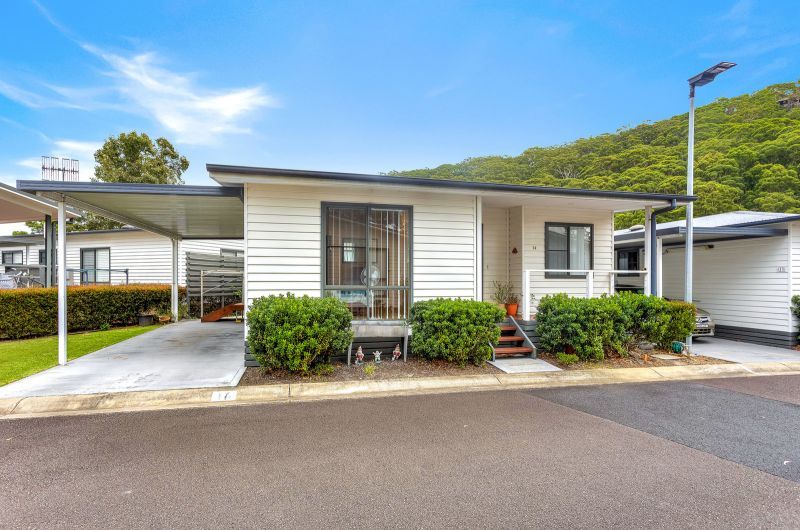 Stunning Coastal Retreat – Entertainer's Paradise!