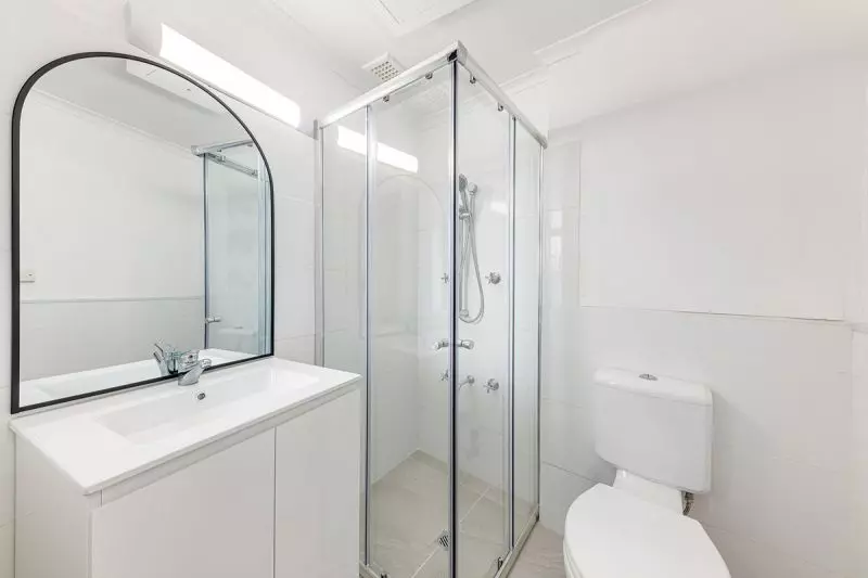 Location  Location  Location: STUDIO  APARTMENT