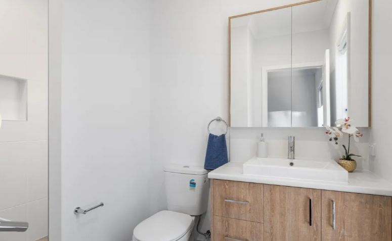 3 bed home with open plan kitchen flowing onto outdoor deck
