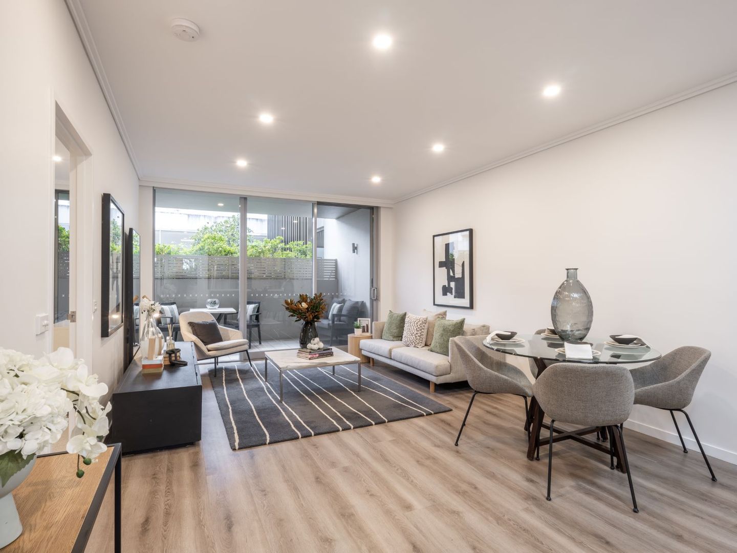 Luxury 2 bedroom plus study, 2 bathroom 