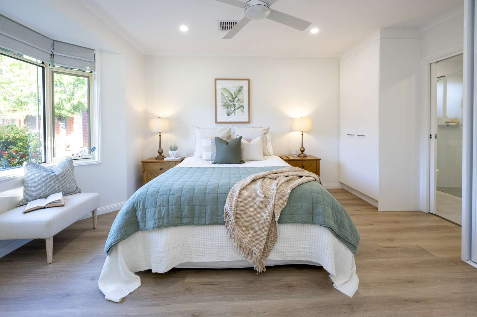 Eldercare Old Oxford Court: spacious two-bedroom villa near the beach