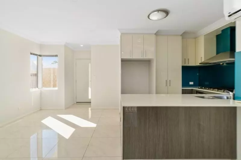 Ticking All Boxes: Location, Modern, Spacious & NO STRATA