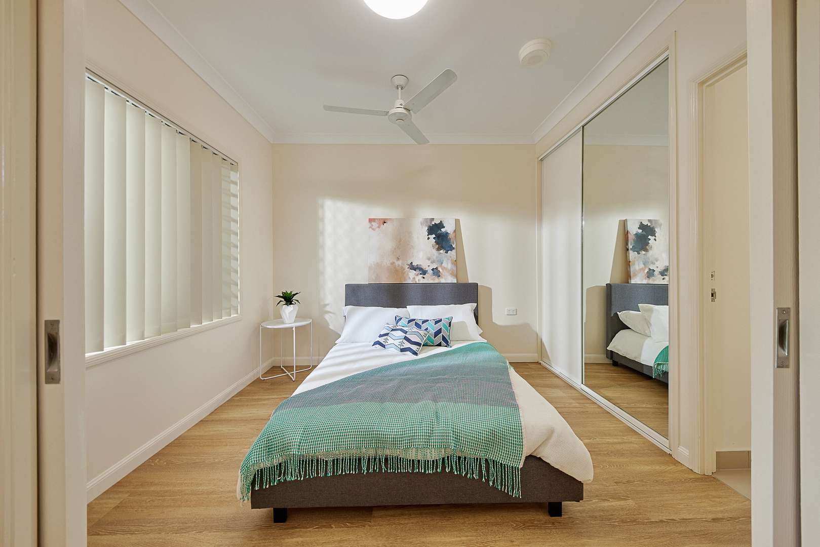 Serviced apartment available now!