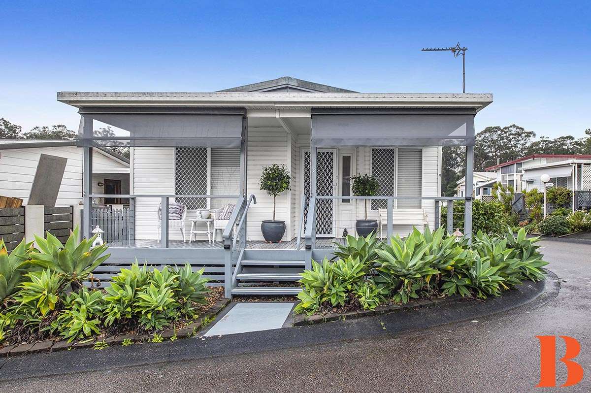 Minutes walk to Coles, Medical and Pharmacy - Beaut Presentation - Quiet Neighbourhood in over 50's Community