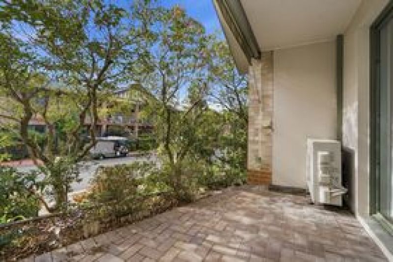 North facing, easy Ground-Level Living with Garden Views