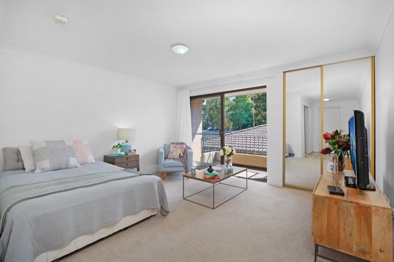 SL34 - Supported Living with balcony, close to lift