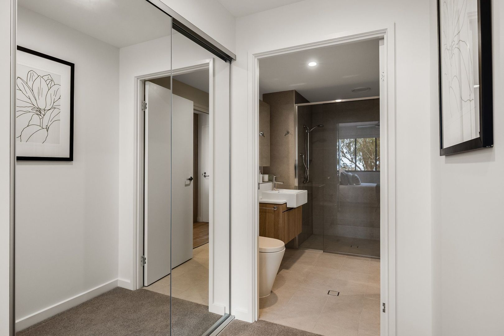 Private Two-Bedroom Apartment with a Leafy Outlook