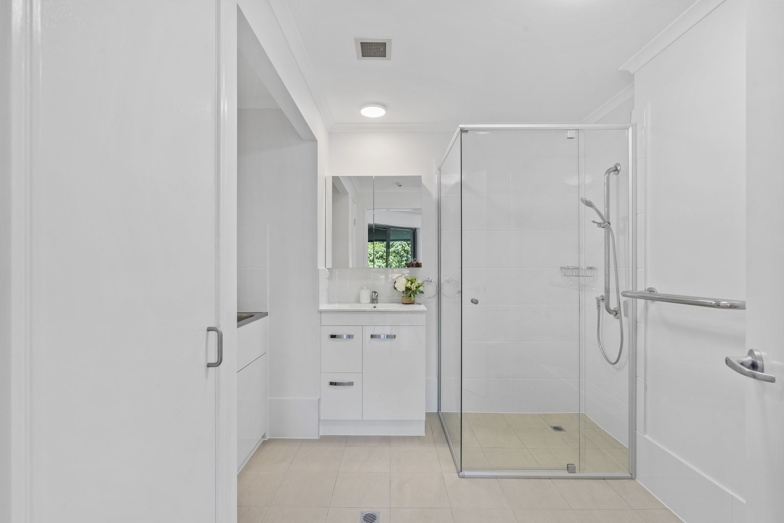 Beautiful home with services