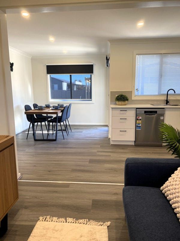 Benalla Tourist Park - BRAND NEW HOMES, The Golden Whistler