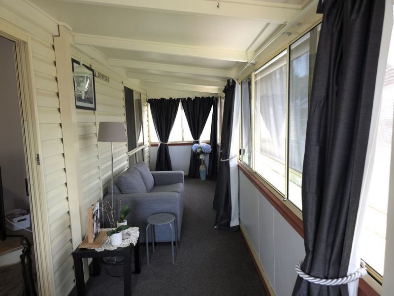 Corner Gem: Sunny 2-Bed Home