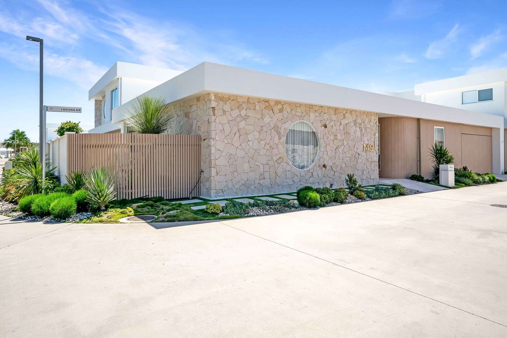 Resale - Home 149 - Tranquil Corner Retreat with Palm Lake Inspired Design