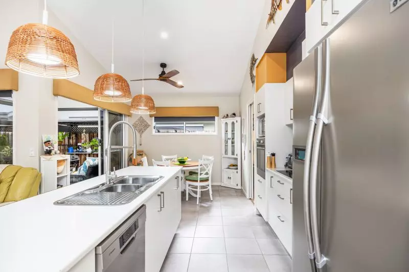 Stunning Tropical Hideaway!