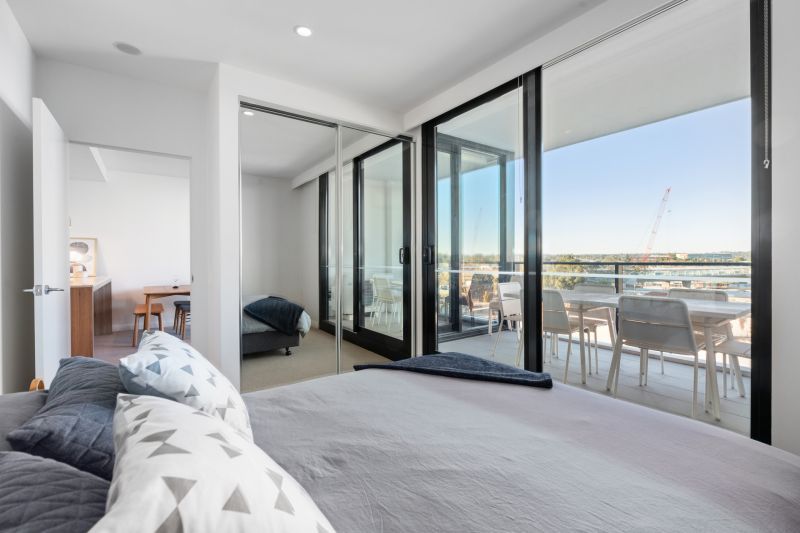 Great Location, Modern & Professional Lifestyle!