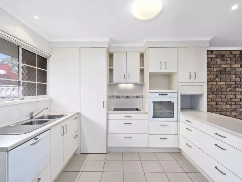 Light, Fresh & Modern Refurbished Villa! 