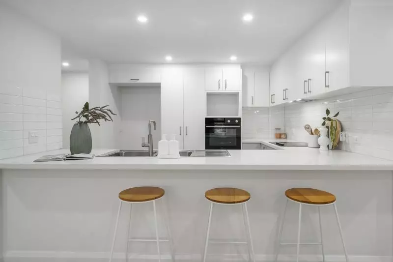 Fully refurbished ground floor stunning apartment. Ready to move into!