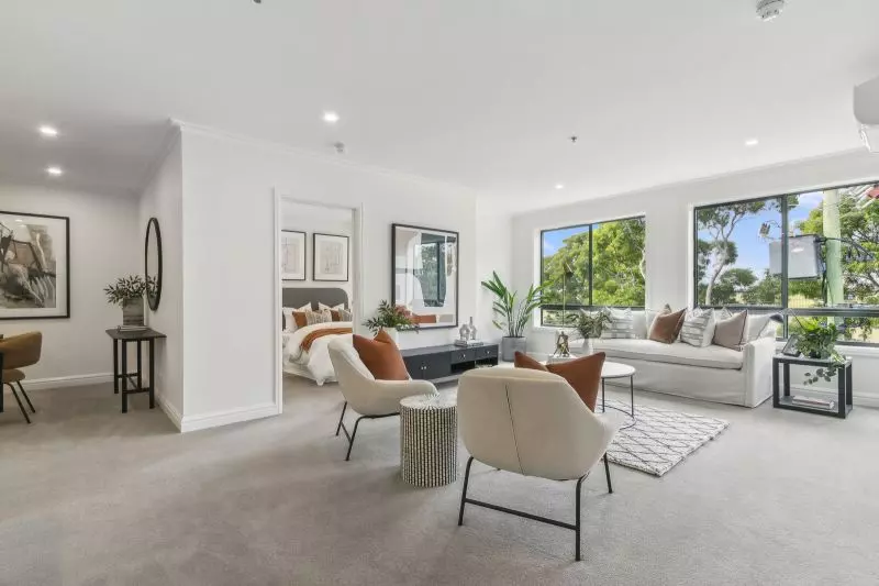 Large two-bedroom apartment on the third floor