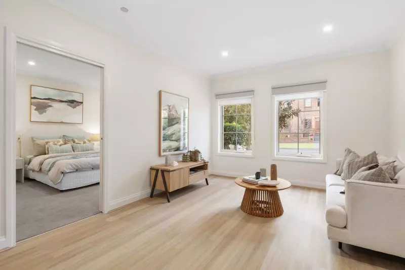 Delightful east-facing, spacious ground-floor one-bedroom apartment