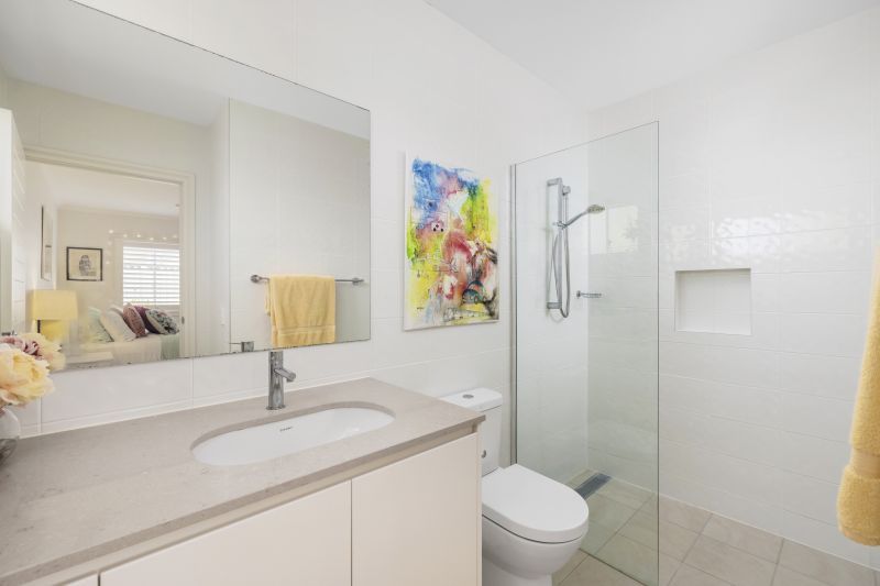 Bright Tropical Oasis - Luxury Two Bedroom + Study