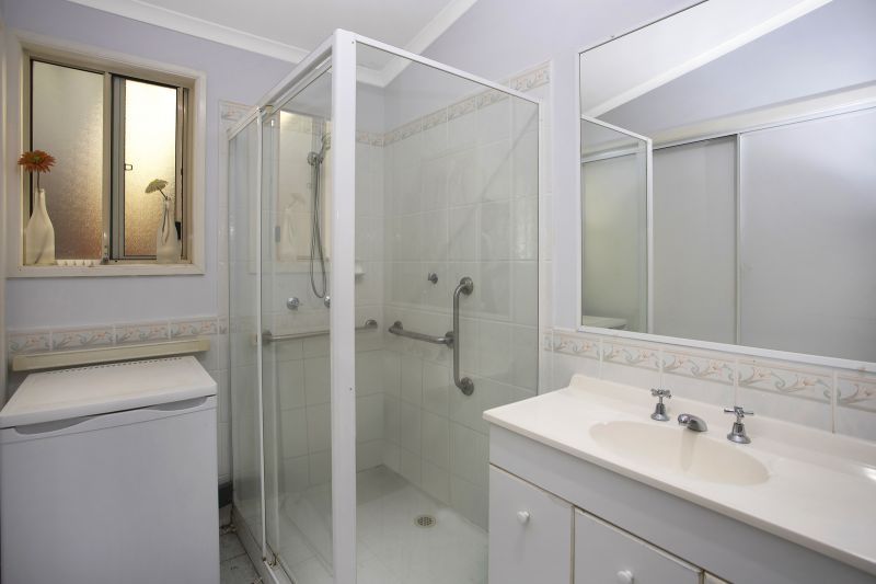 Perfect Two Bedroom Home - Gardeners Delight!