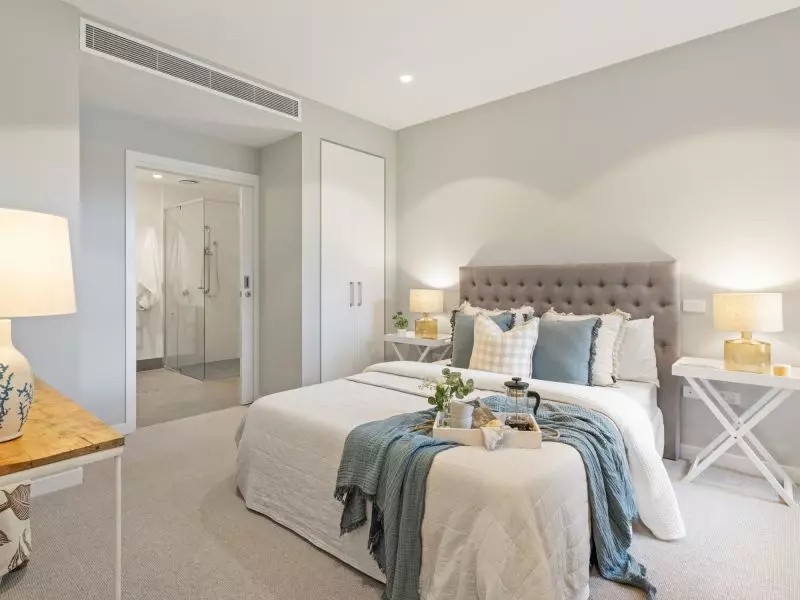 UNDER OFFER Light-filled ground floor apartment with lagoon views!