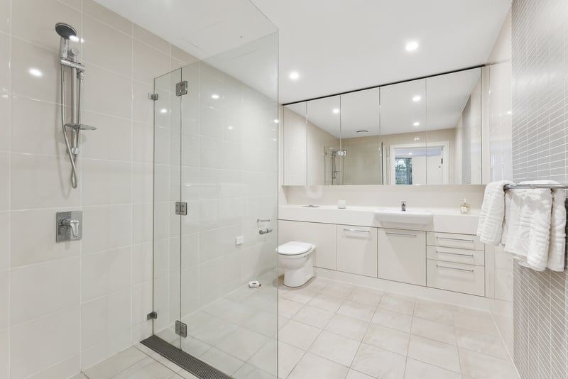 Stylish North-Facing Apartment in Premier Location