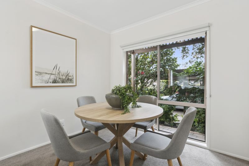 2 bed villa with private courtyard and modern kitchen