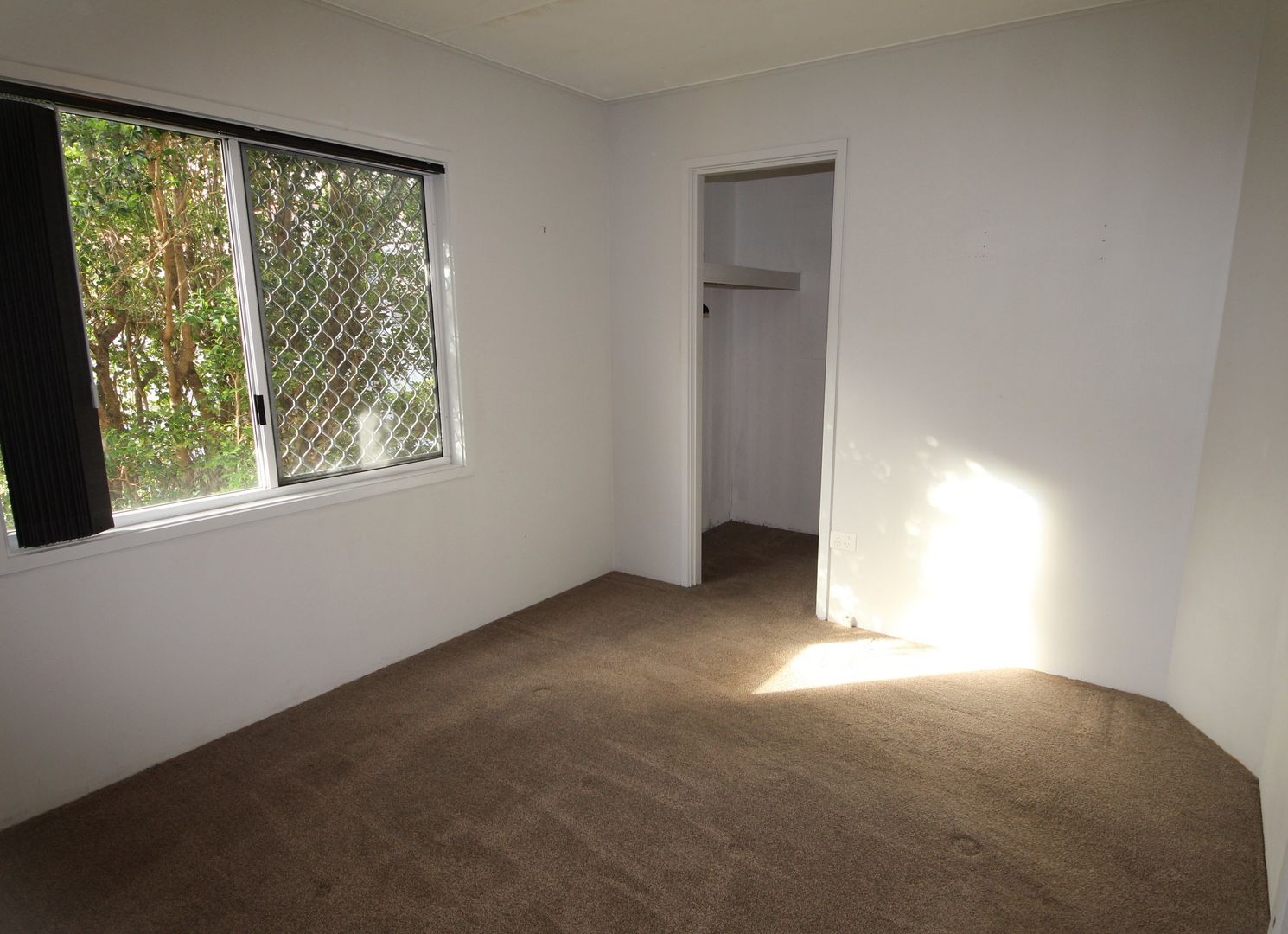 Large 2 Bedroom & 2 car space (small cars only)