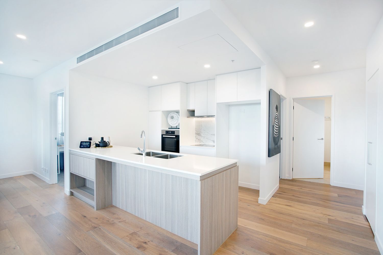 Light, Space and Stunning City Views-Last Remaining 3 Bedroom! Apt 201